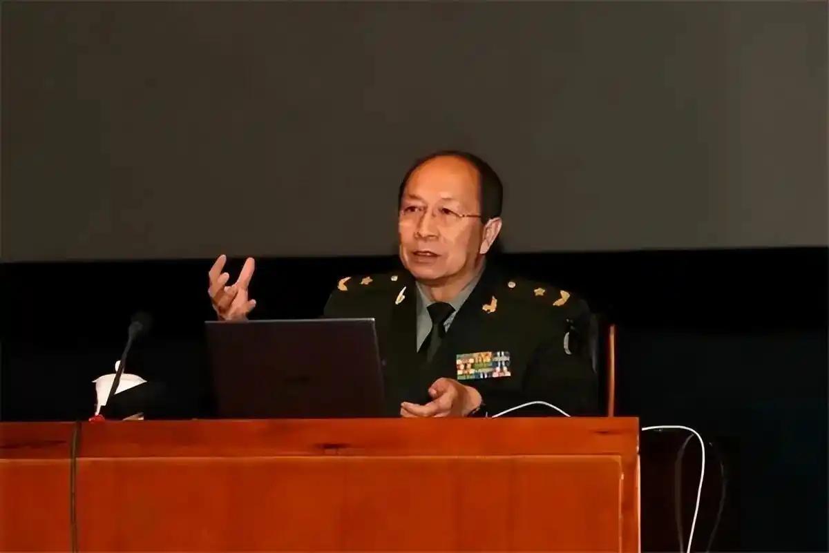 美国记者曾问金一南：“如果炸掉中国耗资2000亿的三峡大坝，中国会怎么办？”金一