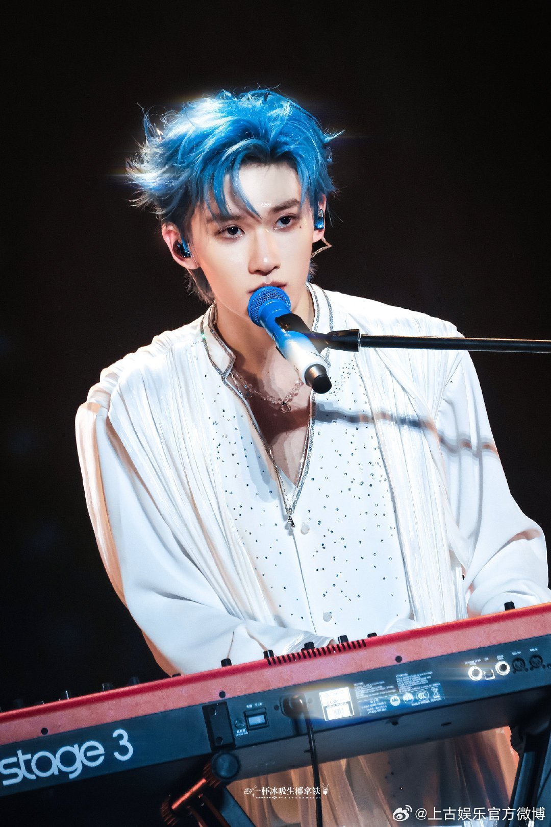 余宇涵来娃综是当孩子代表的 19岁少年以孩子代表加盟《我们的爸爸》，带着纯粹视角