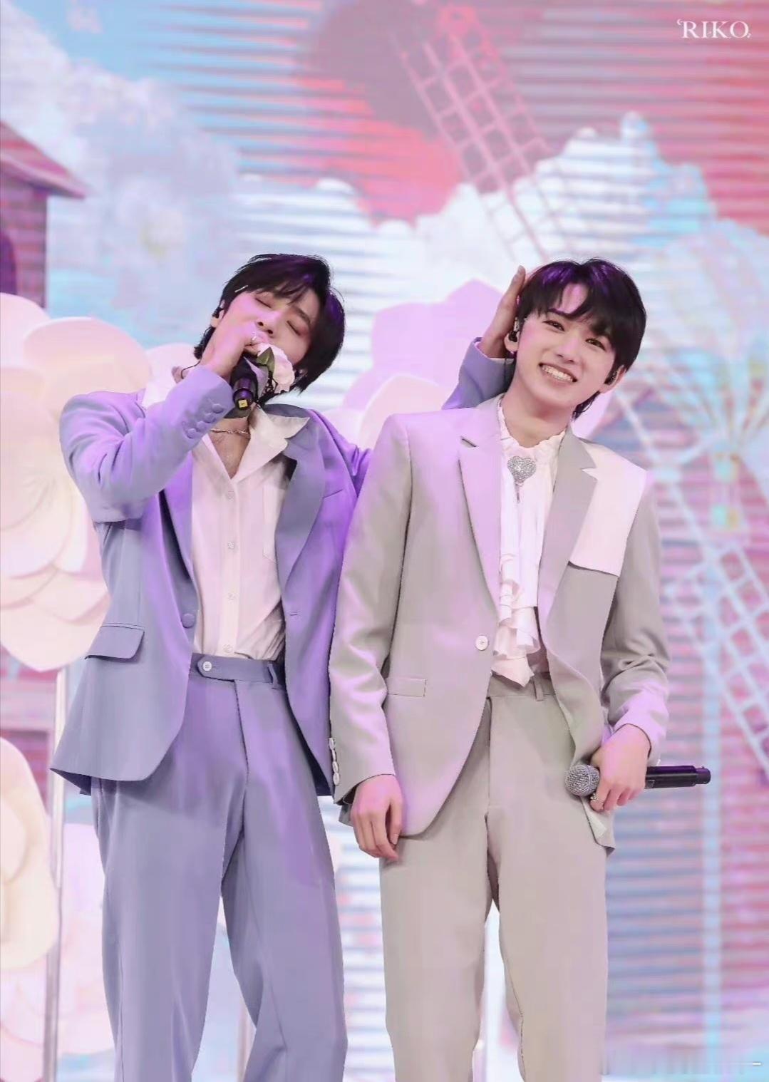 文轩 🐺文轩 爱永不落幕 🐟文轩 一起长大的约定 “那天我穿着一件很帅的衣服