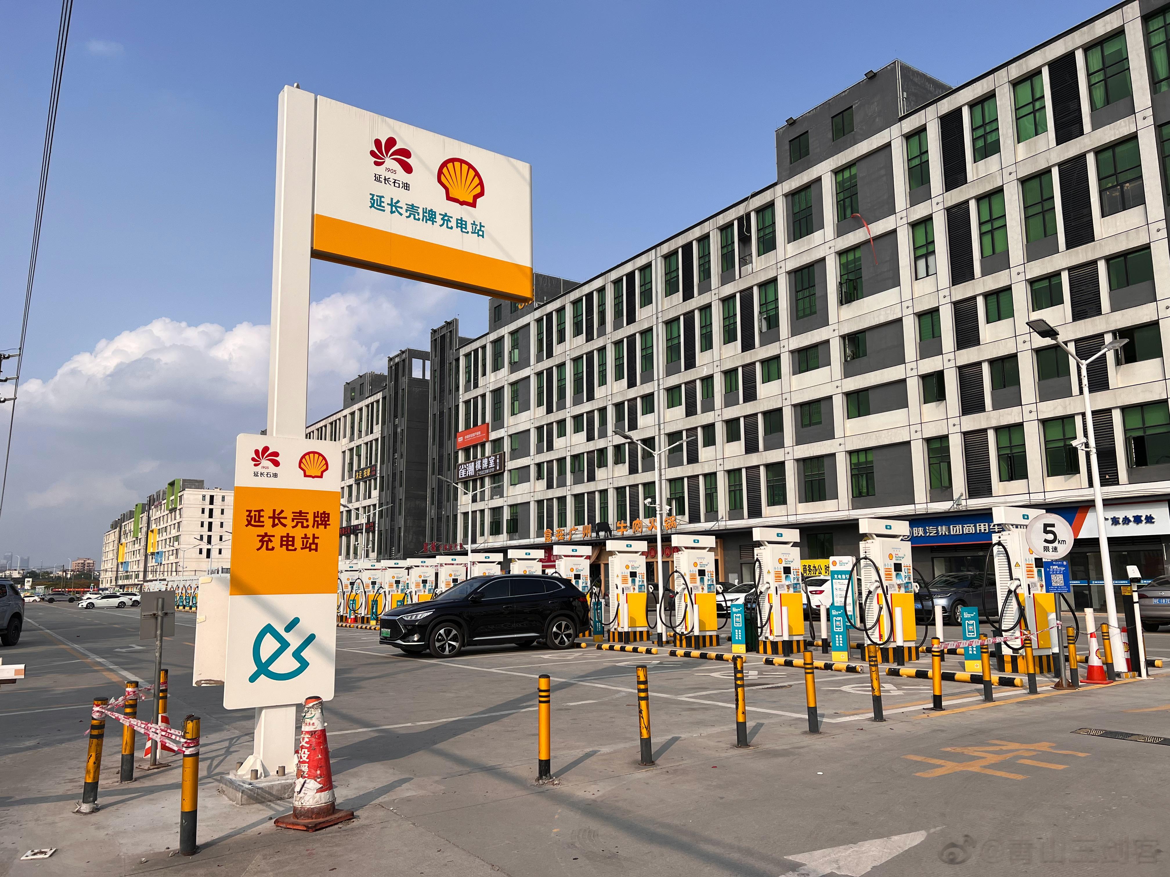 现在充电站运营真的很卷，连加油站壳牌都加入战斗[666]广州番禺的超大型的快充桩