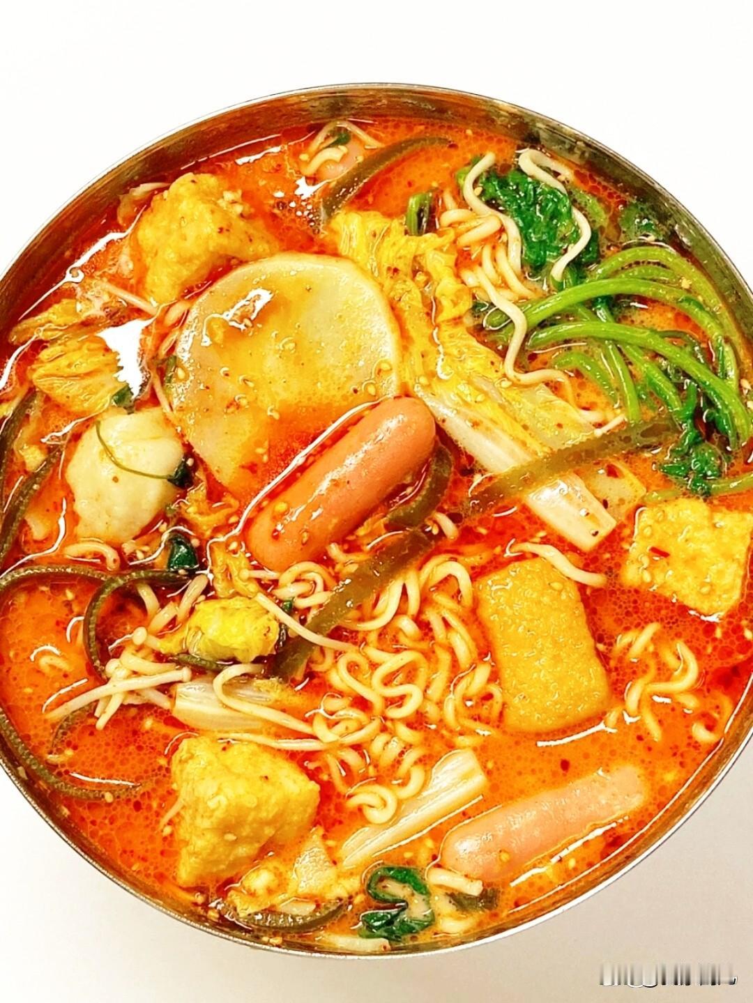 记录我的2026家门口的宝藏麻辣烫~[呲牙]
荤素自选，鲜香实惠，粉条大份管饱~