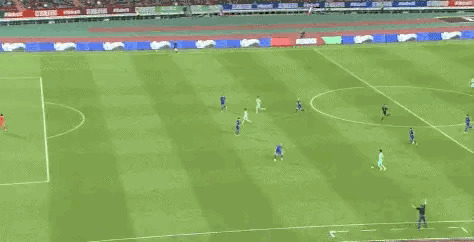 捧武磊的来看看！为什么不听C罗的忠告？踢的满天臭味！[呲牙][呲牙][呲牙][呲