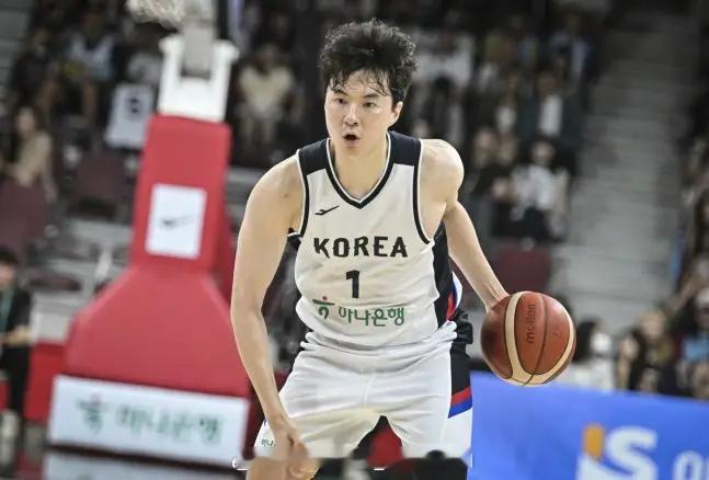继续追梦NBA，目前韩国男篮的领军人物李贤重将代表马刺队出战今年的NBA夏季联赛
