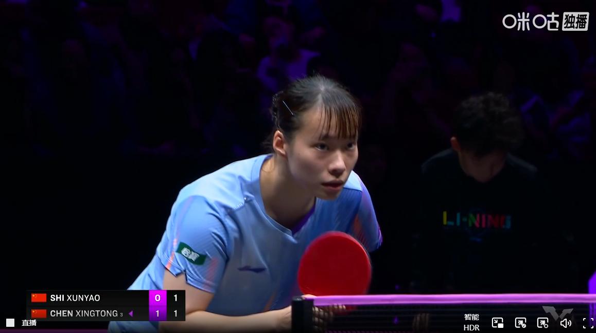 周雨直言：石洵瑶的单板厚度太重了，
完全不输莎莎的正手，
怪不得都说莎莎最不想遇