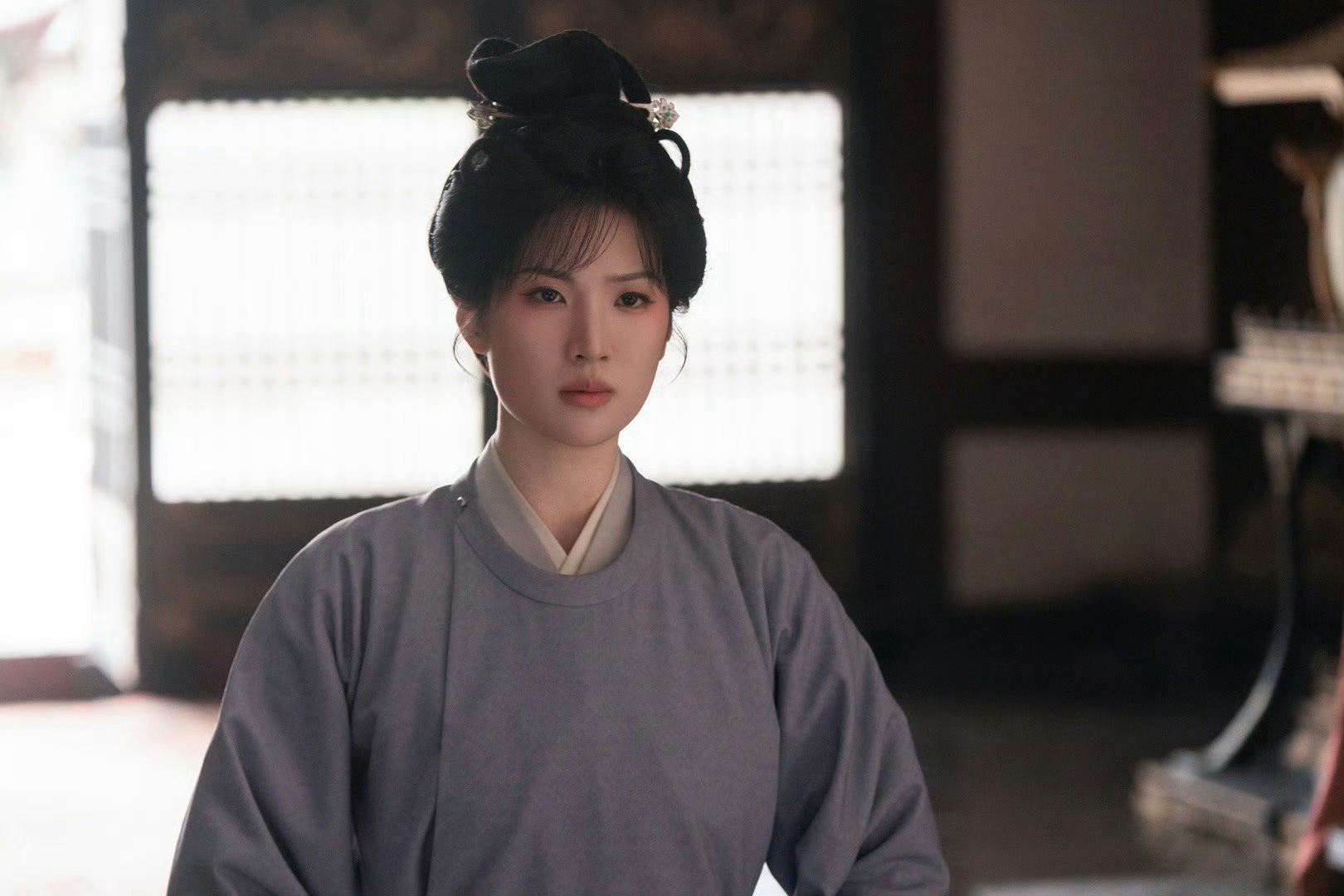 姚安娜古装虽然还没看，但这造型应该是个才女。现在看到姚安娜就能想到郭京飞兑美容院