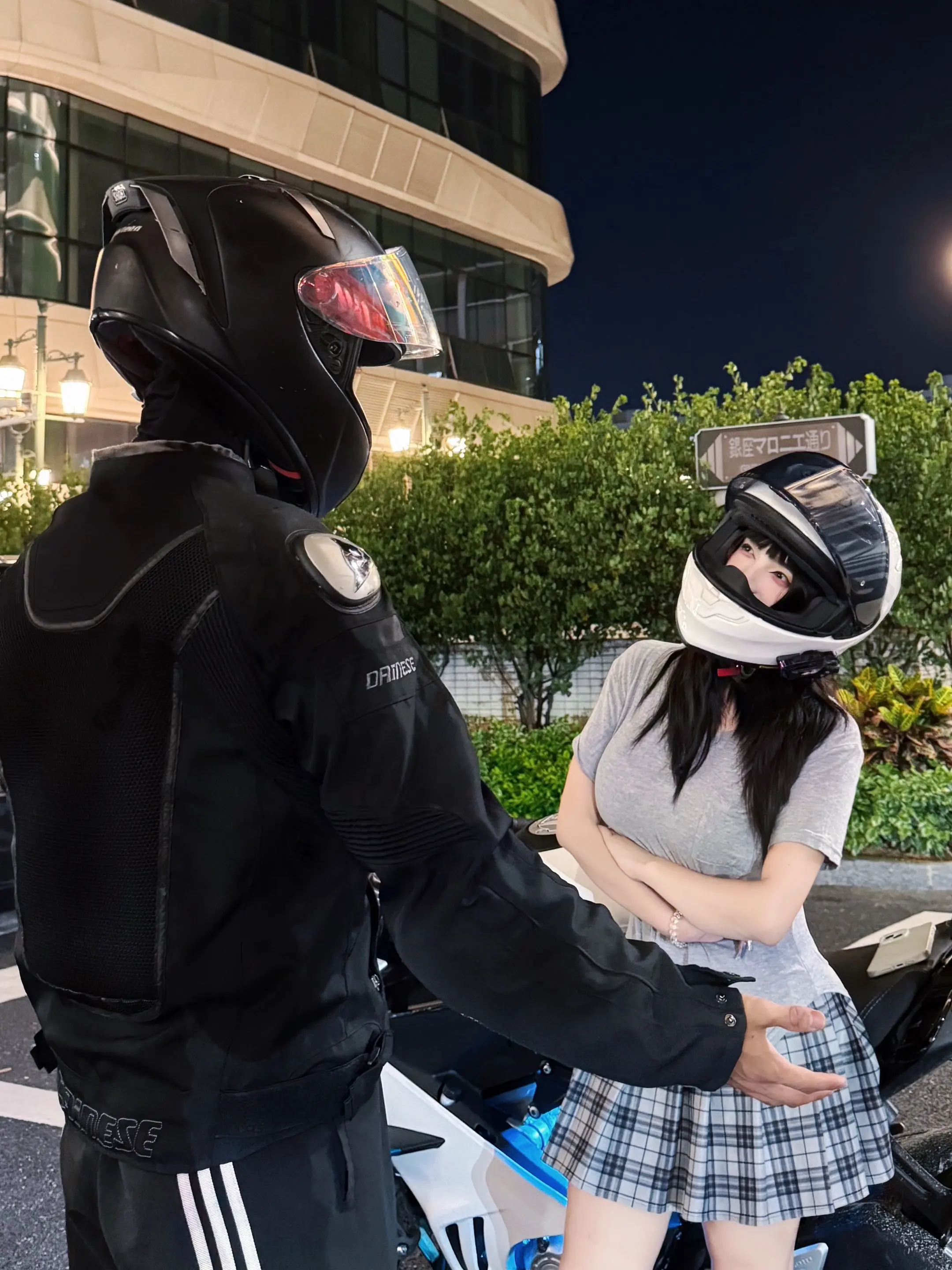 不是哥们  刚见面就找姐要抱抱？