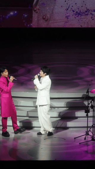 秦昊李克勤时隔两年同台秦昊李克勤披哥售后我以为披4结束就完事了，没想到两年后还能