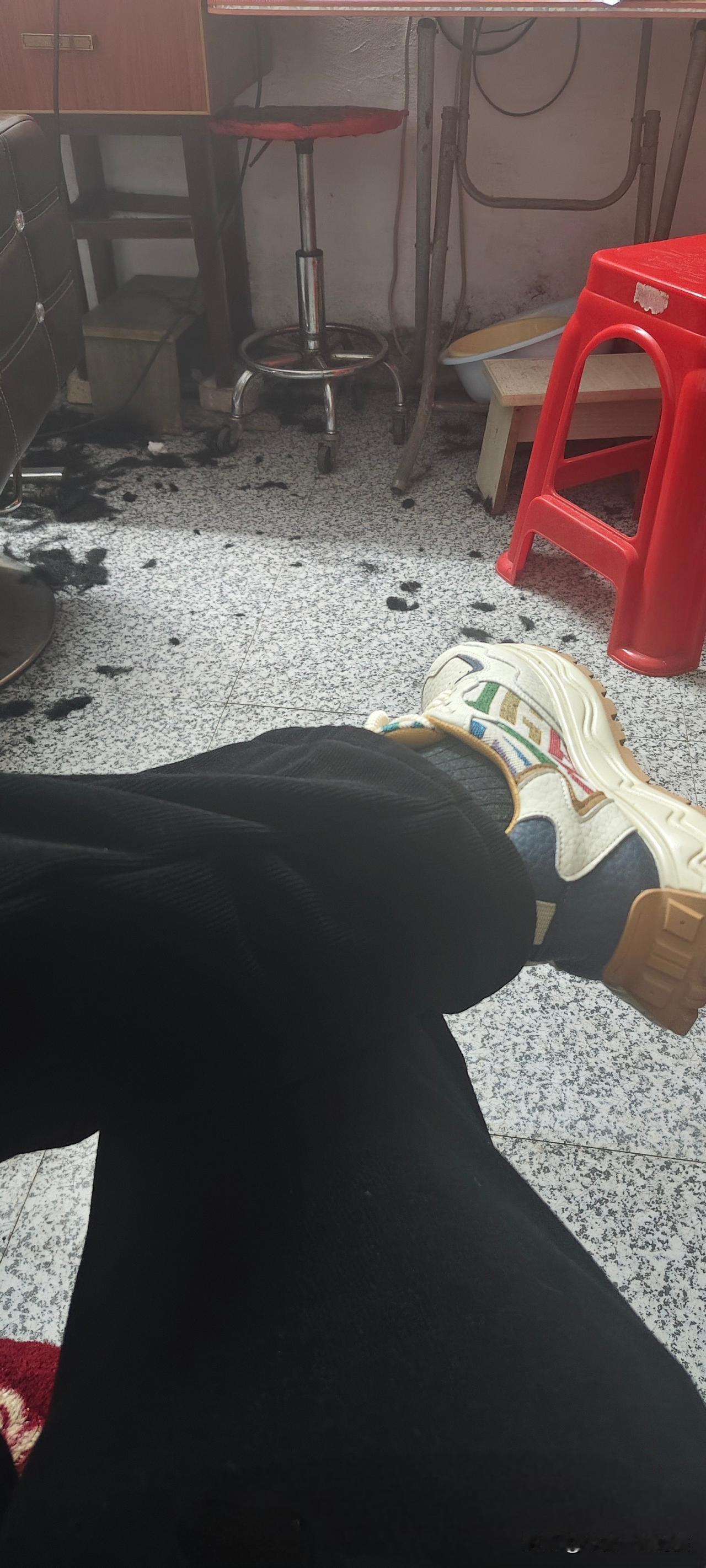 有些人绝对不能惯着他们！比如路边的托尼。
过个年，理发居然要收我60元！我最后还