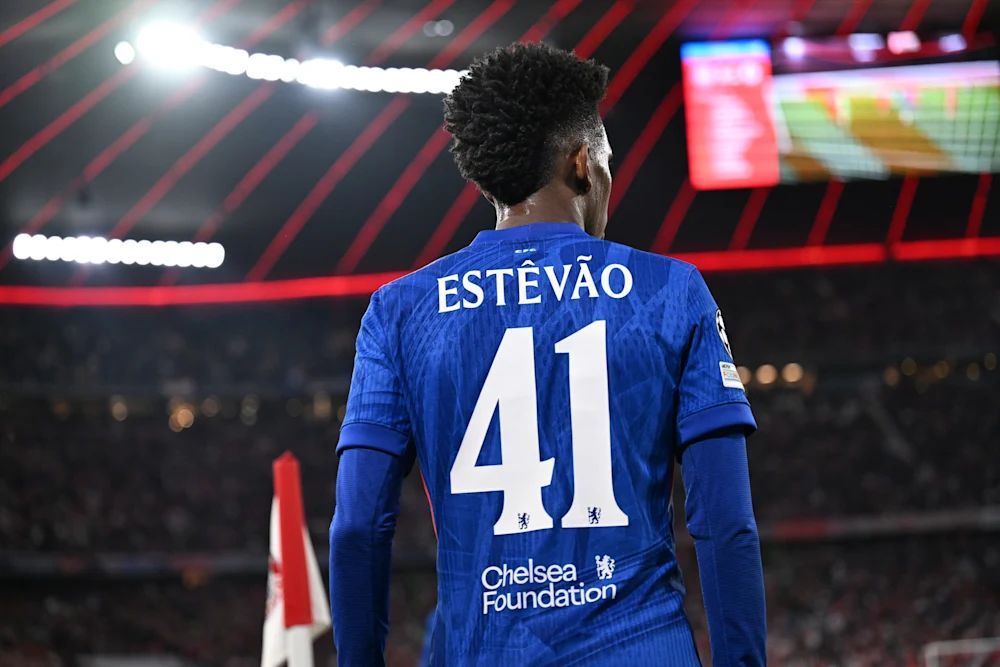 切尔西小将埃斯特旺接受了俱乐部电视台采访，这位巴西前锋也谈到了相关话题和情况。关