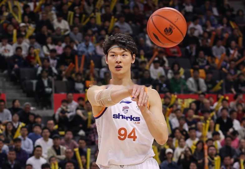 上海狂胜2-0山东进四强：洛夫顿20+9+5 陈林坚21分王哲林14+6上海男篮