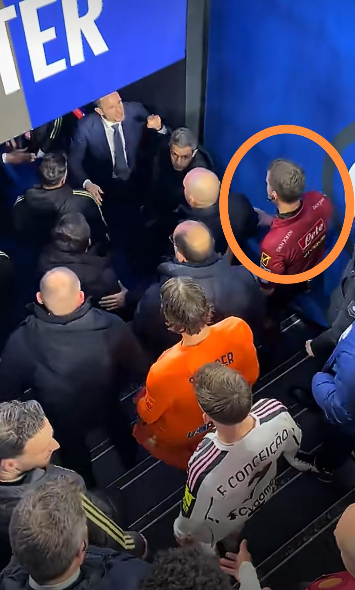 意大利国家德比以这样方式结束，两队奉献的精彩比赛被裁判拉佩纳给恶心了。
布罗基: