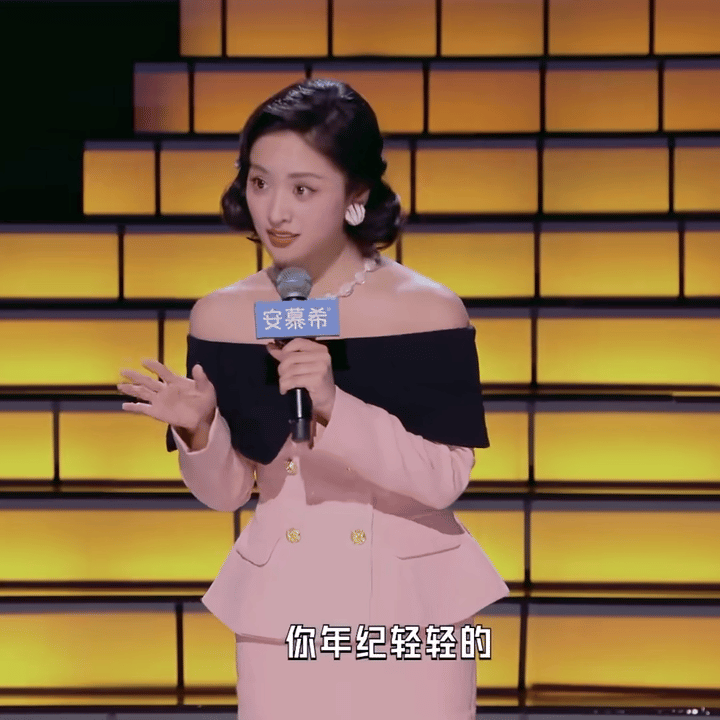 黄晓明劝沈月趁年轻多谈恋爱今夜喜友秀 今夜喜友秀这期内容太贴近生活，黄晓明的发言