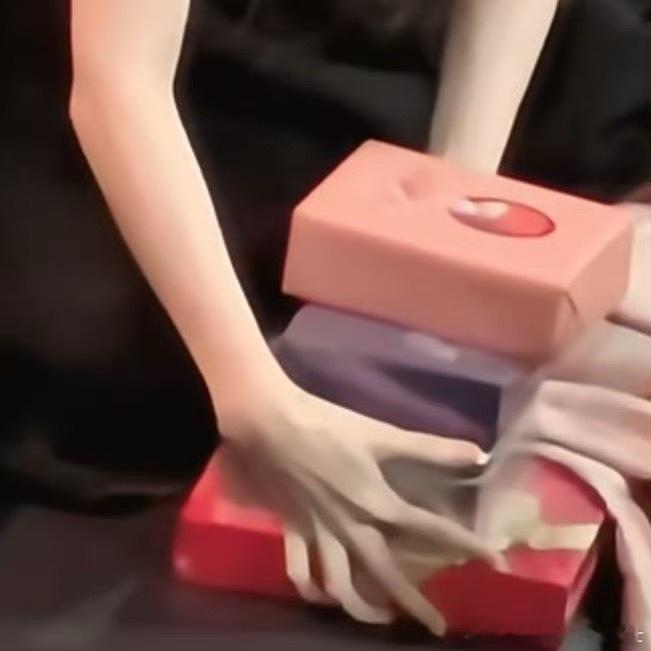 孟子义主打一个真实孟子义啥饼干这么好吃孟子义微博之夜带走了四盒饼干 孟子义主打真