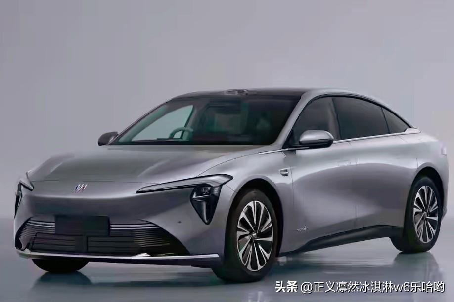 💥软质包覆覆盖了几乎所有能接触到的地方，门板、扶手的触感都很细腻，档次感不用刻