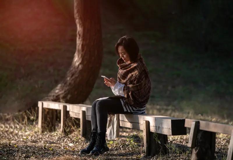 女人不主动联系男人，原因还挺多。有些女人是对你没特别兴趣，觉得和你没共同话题，或