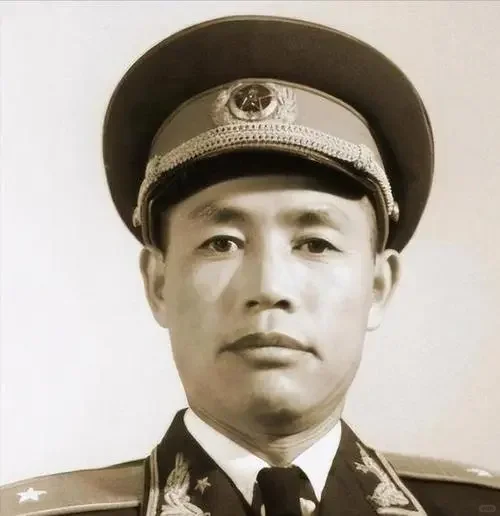 原沈阳军区副司令员：邓岳将军