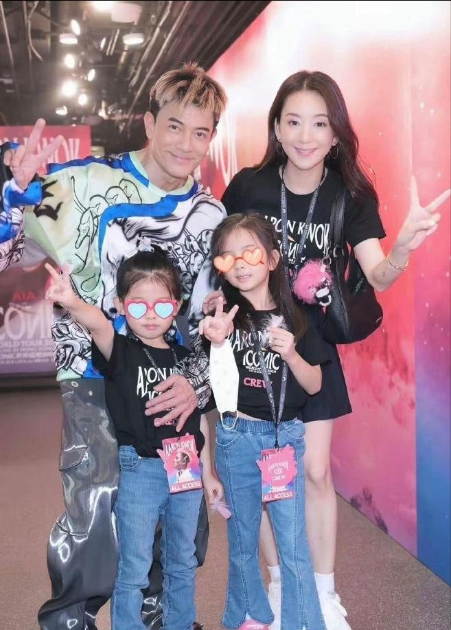 郭富城和方媛家的大宝贝女儿今年才六岁呢，个头就已经快长到妈妈肩膀那儿啦👏，这小