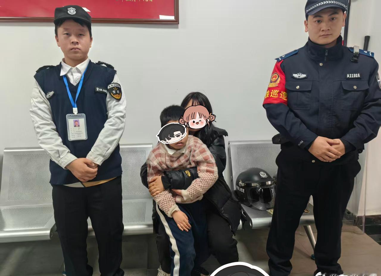 【他们的一次救助，让一个家庭安了心】
11月21日下午3时10分，长沙市公交（轨