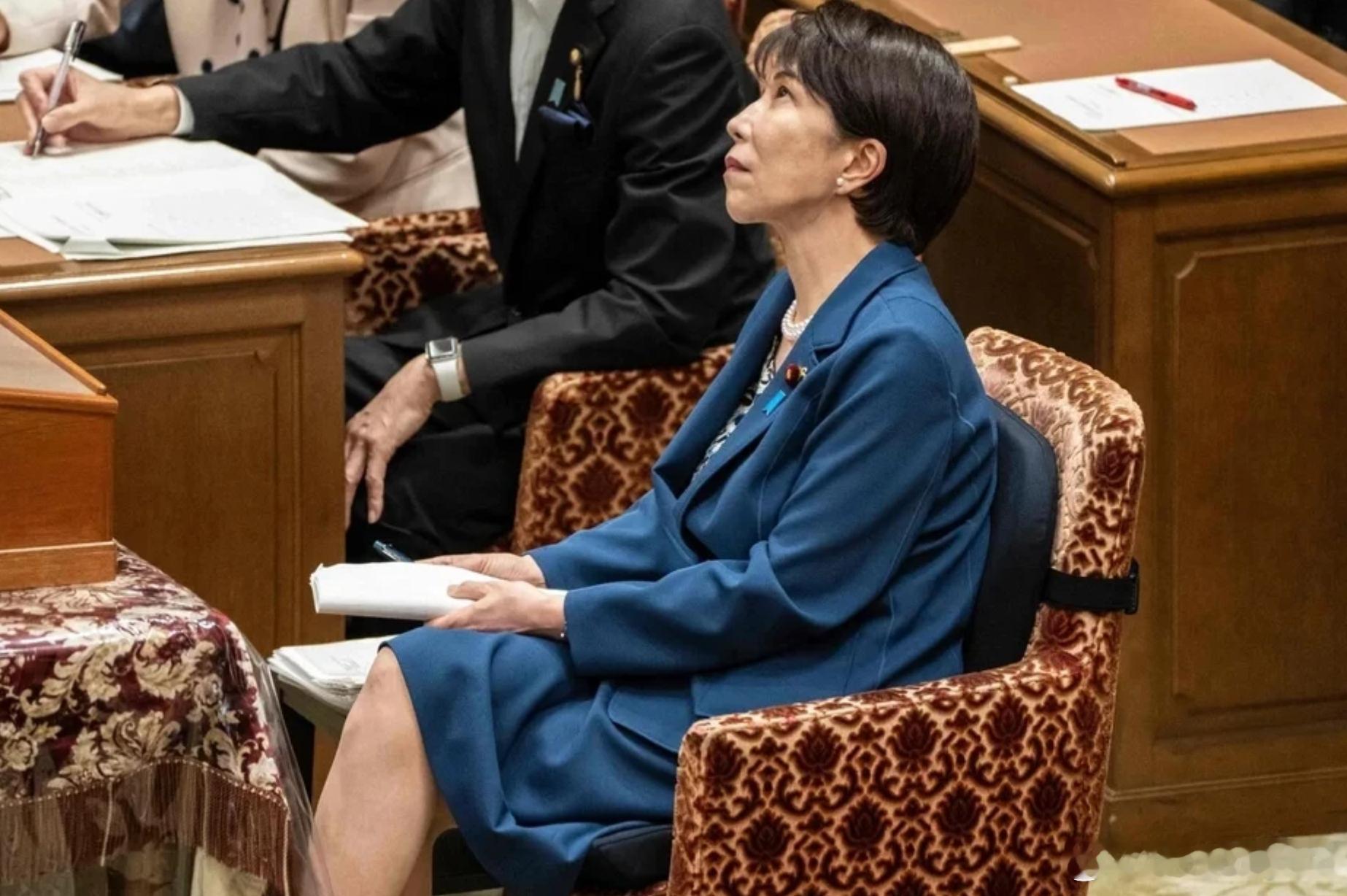 高市早苗“蜜月期”结束？多项民调跌破50% 日媒称或调整党政人事止跌海外新鲜事 