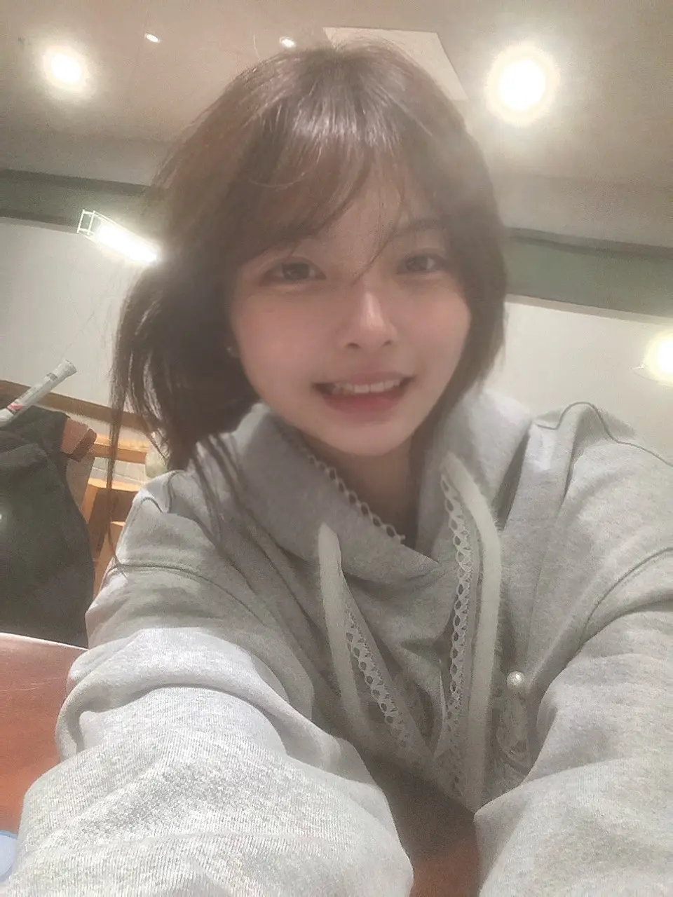 生活将我击倒在地 我幸福的睡着了。