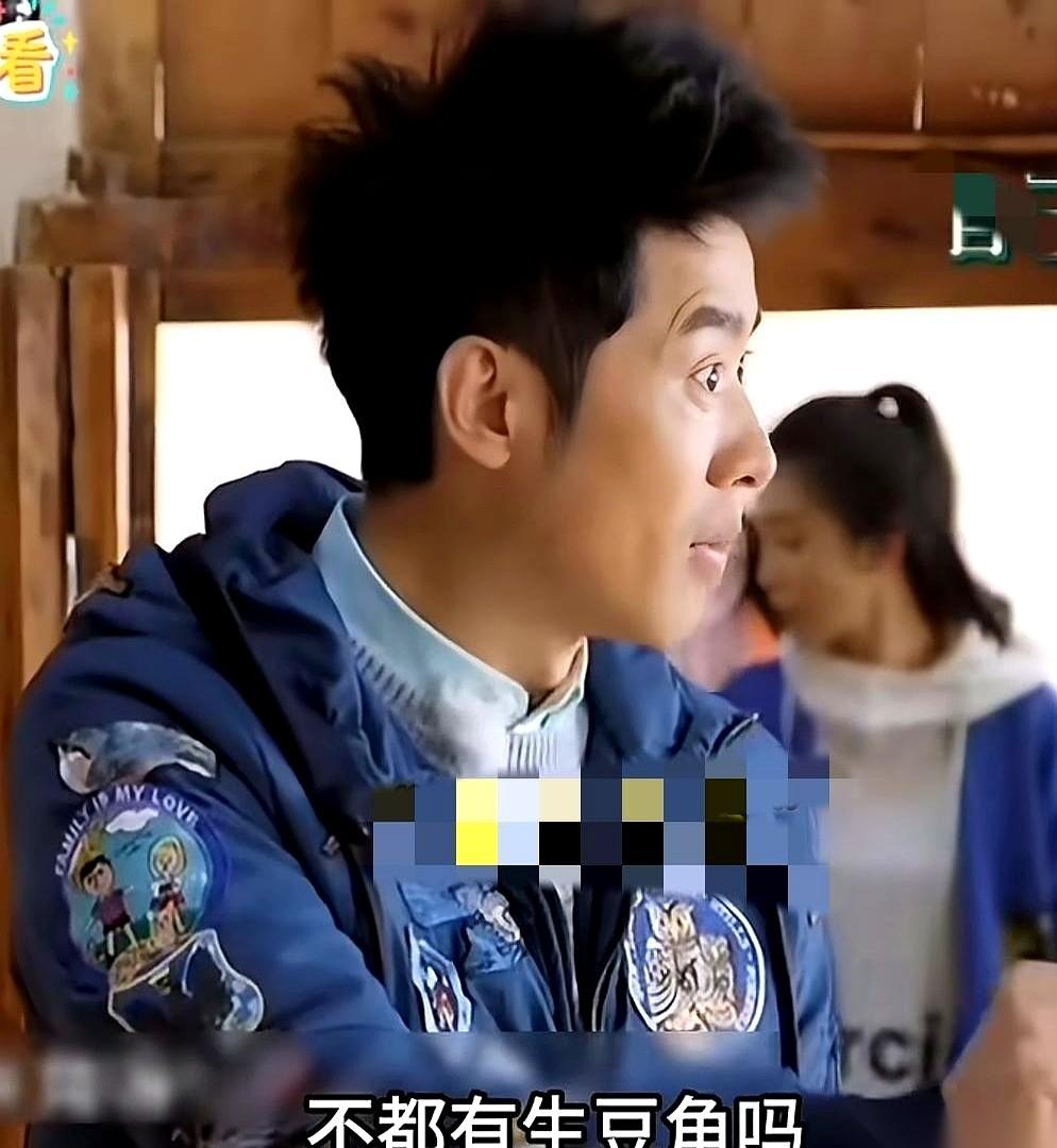 任泉被一盘泰国凉菜，硬生生折磨了五年。
每次去泰国，只要点那盘招牌的青木瓜沙拉，