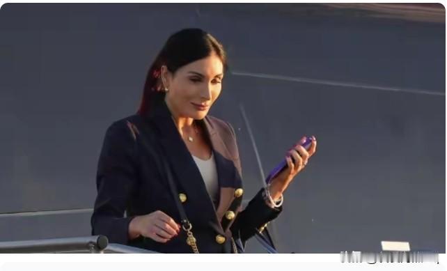 乌克兰撞上大运了？
本来美国总统特朗普突然对乌克兰的态度发生较变，已经很让人吃惊