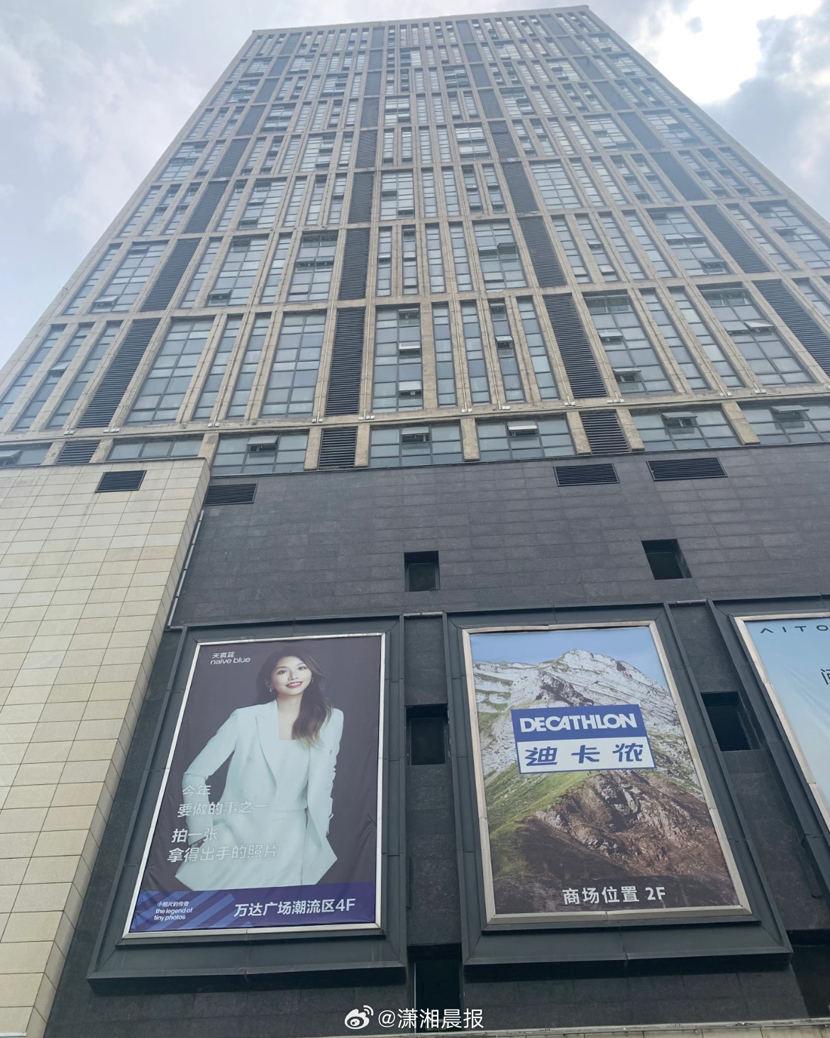 【#28岁女子被高空抛砖砸亡案最新进展#，家属起诉长春万达案将开庭：肇事者数次坠