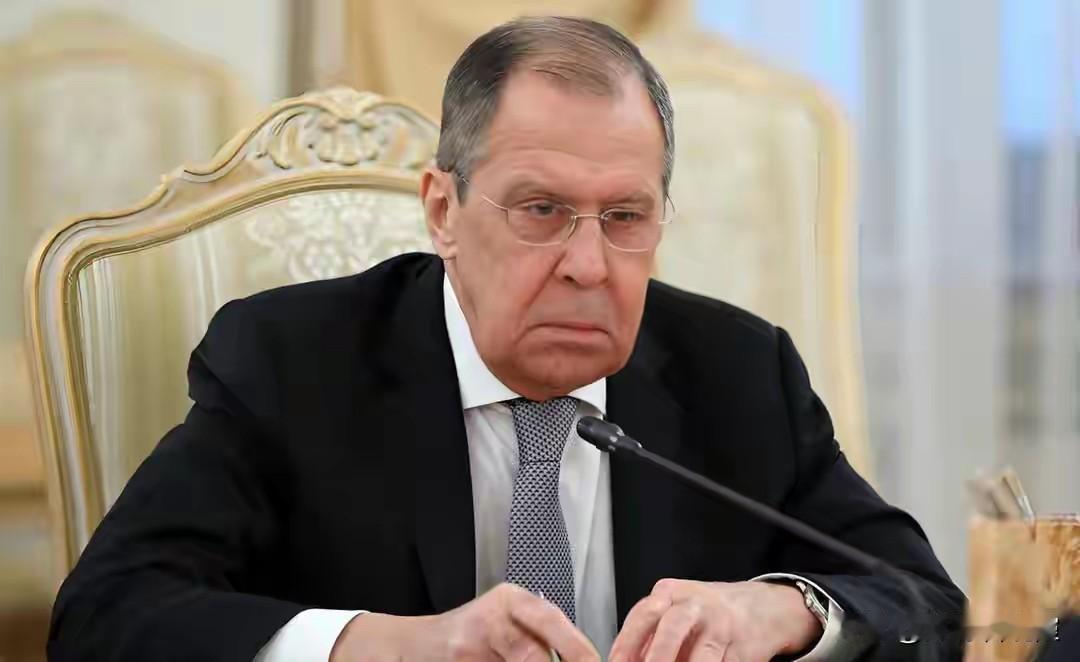 销声匿迹半个月后，拉夫罗夫终于站出来，三句话让西方哑口无言