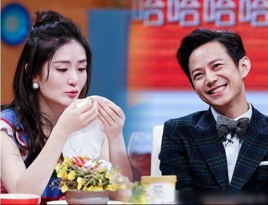 何炅谢娜栀子花大战菠萝蜜万万没想到俩人直接同档期对垒，栀子花对上菠萝蜜趣味感拉满