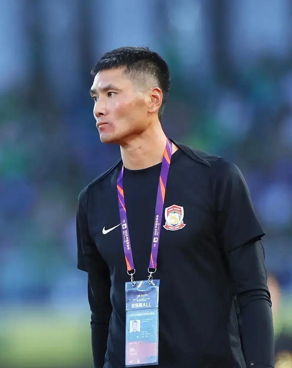 国足回应邵佳一出任主帅真是够慎重的，错过了三个国家队国际比赛日，错过了三次集结练