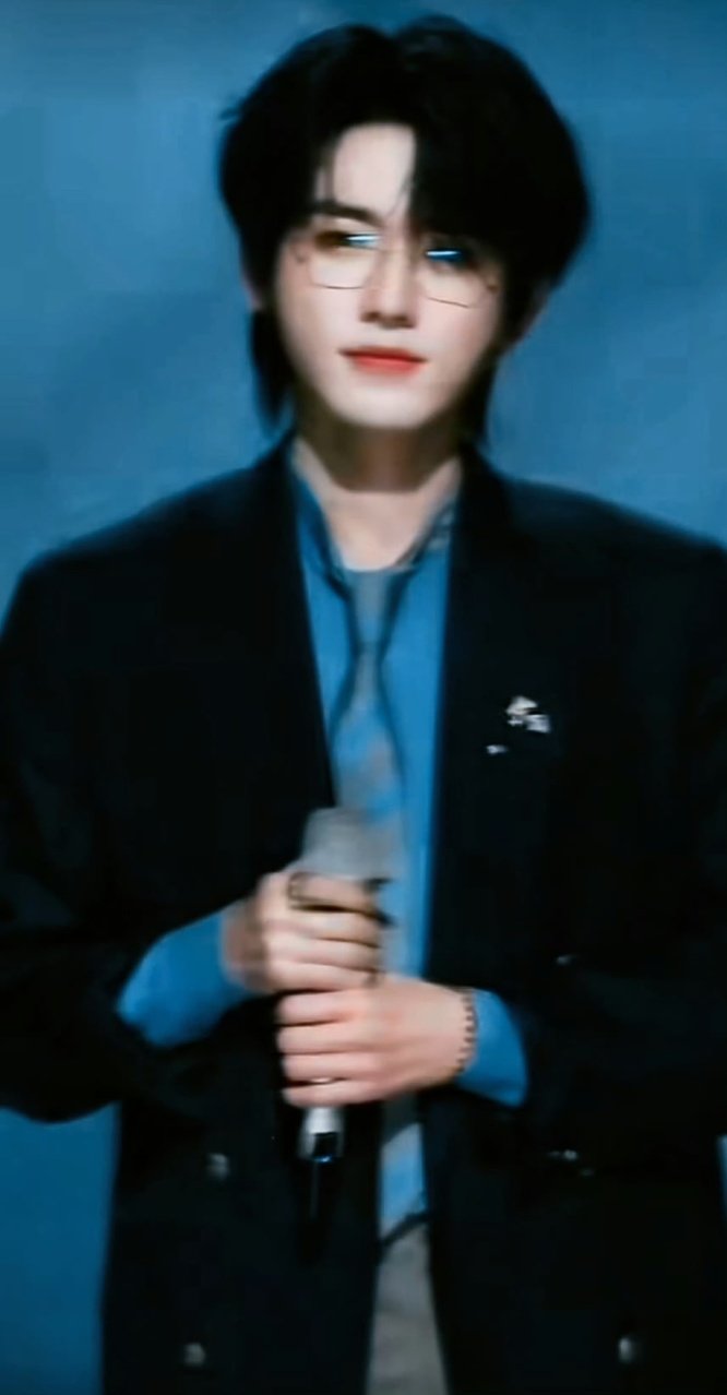 宋亚轩注意看这个男人叫小帅 宋亚轩用了超人强进行曲 宋亚轩注意看这个男人叫小帅！