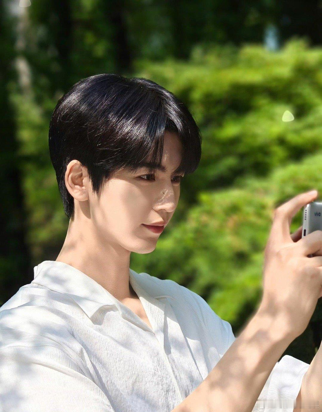 #张凌赫[超话]# 已经不想和没有盖特到张凌赫的人讲话了，这个五官立体度是内娱数