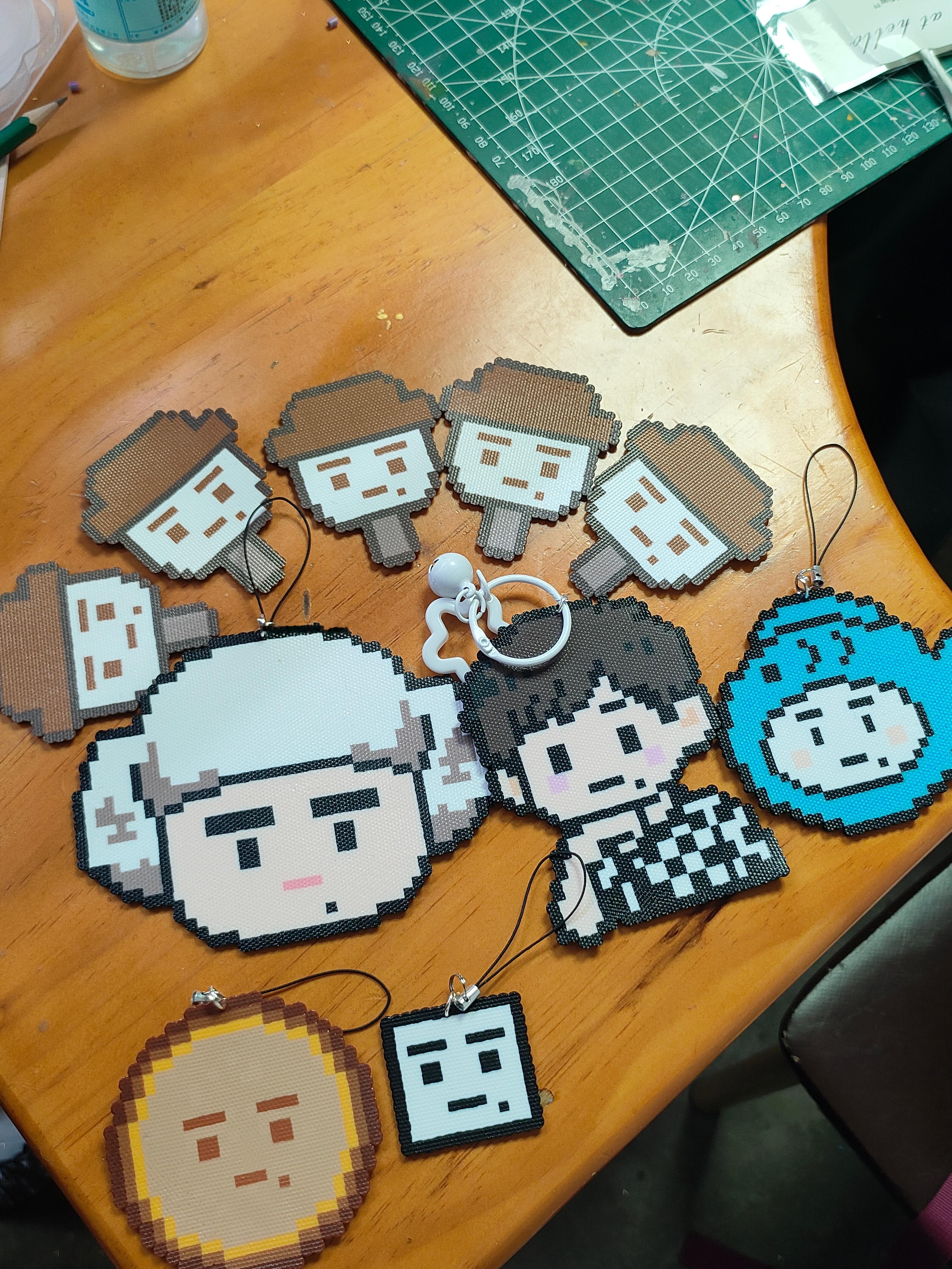 生日线下物料准备中……拼了六个小时实在拼不动了，我准备点其他物料吧