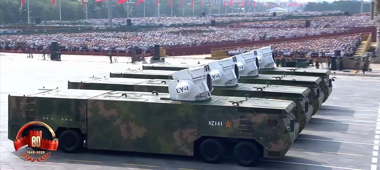 教员十分重视科技工作。

50年代，谈到十年科技规划要有三十亿投资时，他说：“每