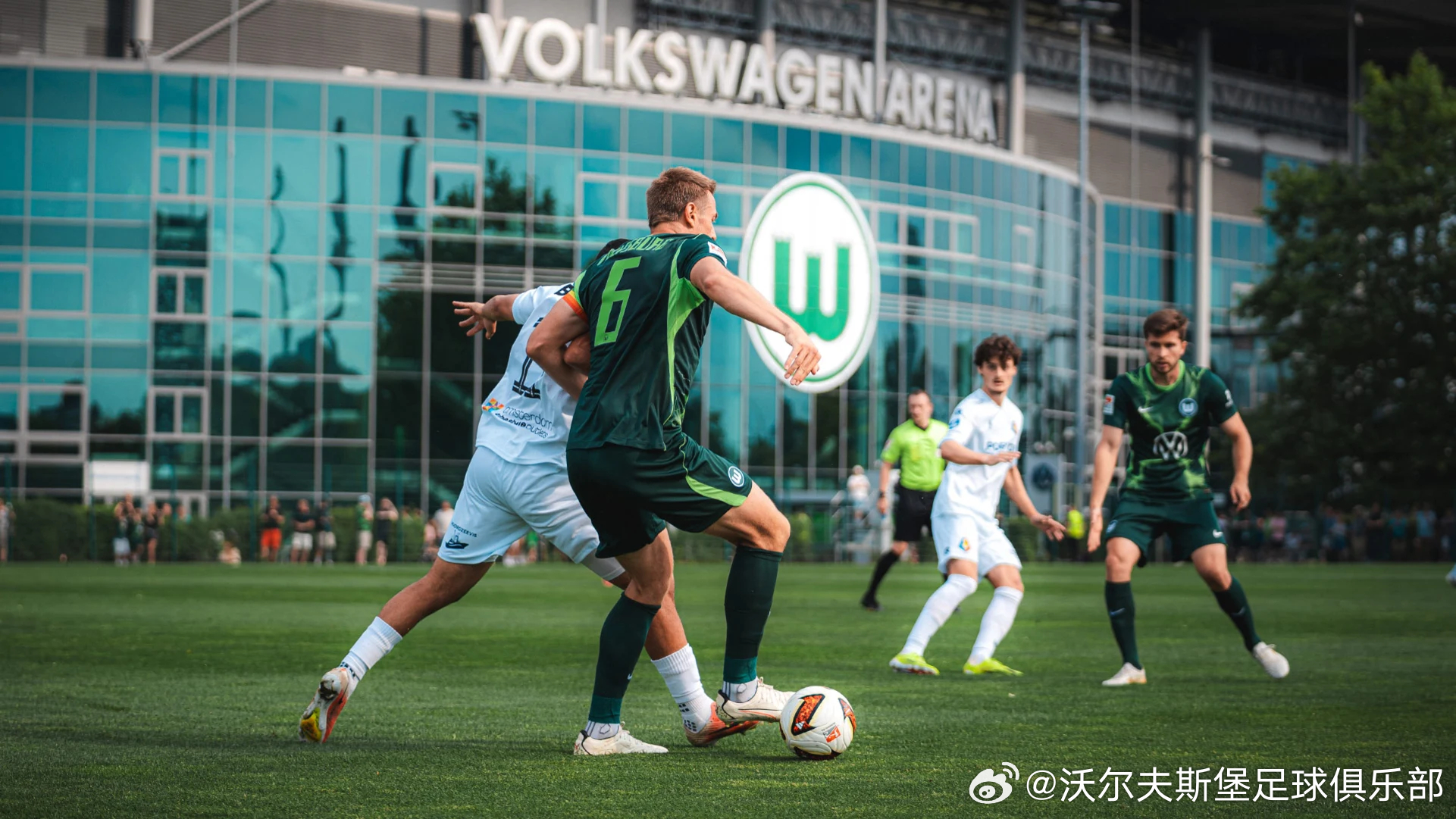 ⚽️ 今晚，狼堡安排了一场热身赛！🗓 北京时间10月1日22:00📍 VfL
