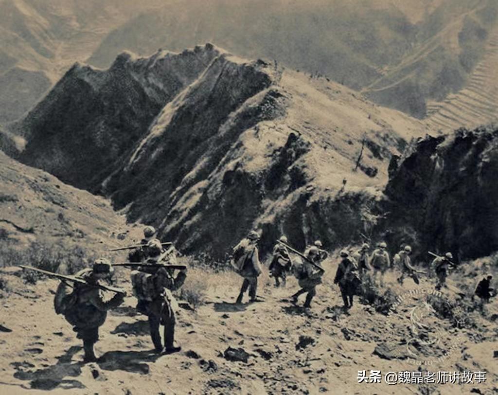 红军长征期间的粮食来源，主要靠“边走边找”，核心策略是没收土豪劣绅的存粮和向群众