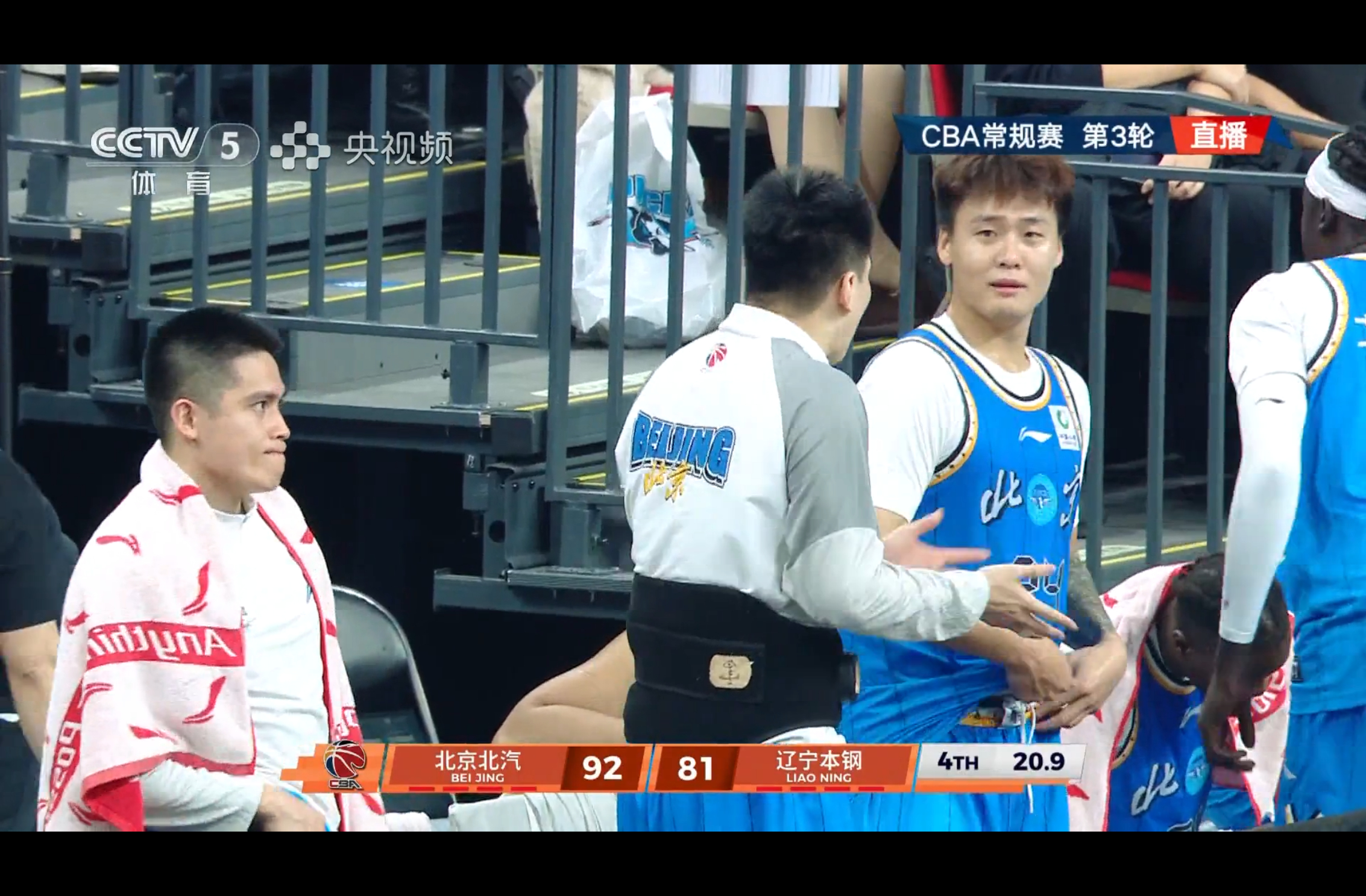 辽宁队最后没有撑住，没能复制上一场的神奇，前三节很焦灼，转折点就是从杨鸣被驱逐前