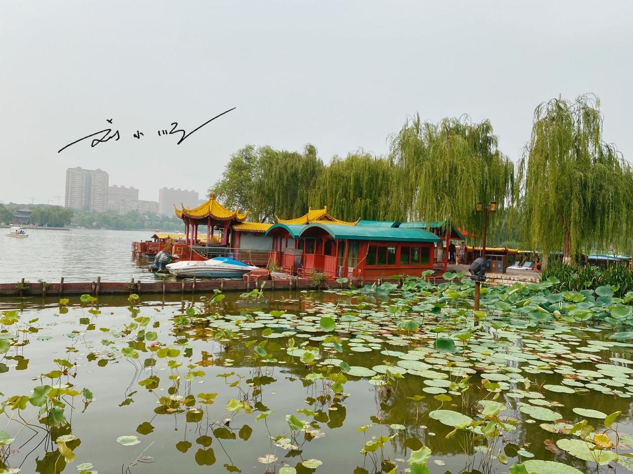 山东济南著名的泉水湖，因《还珠格格》而家喻户晓，游客都来打卡？

众所周知，济南