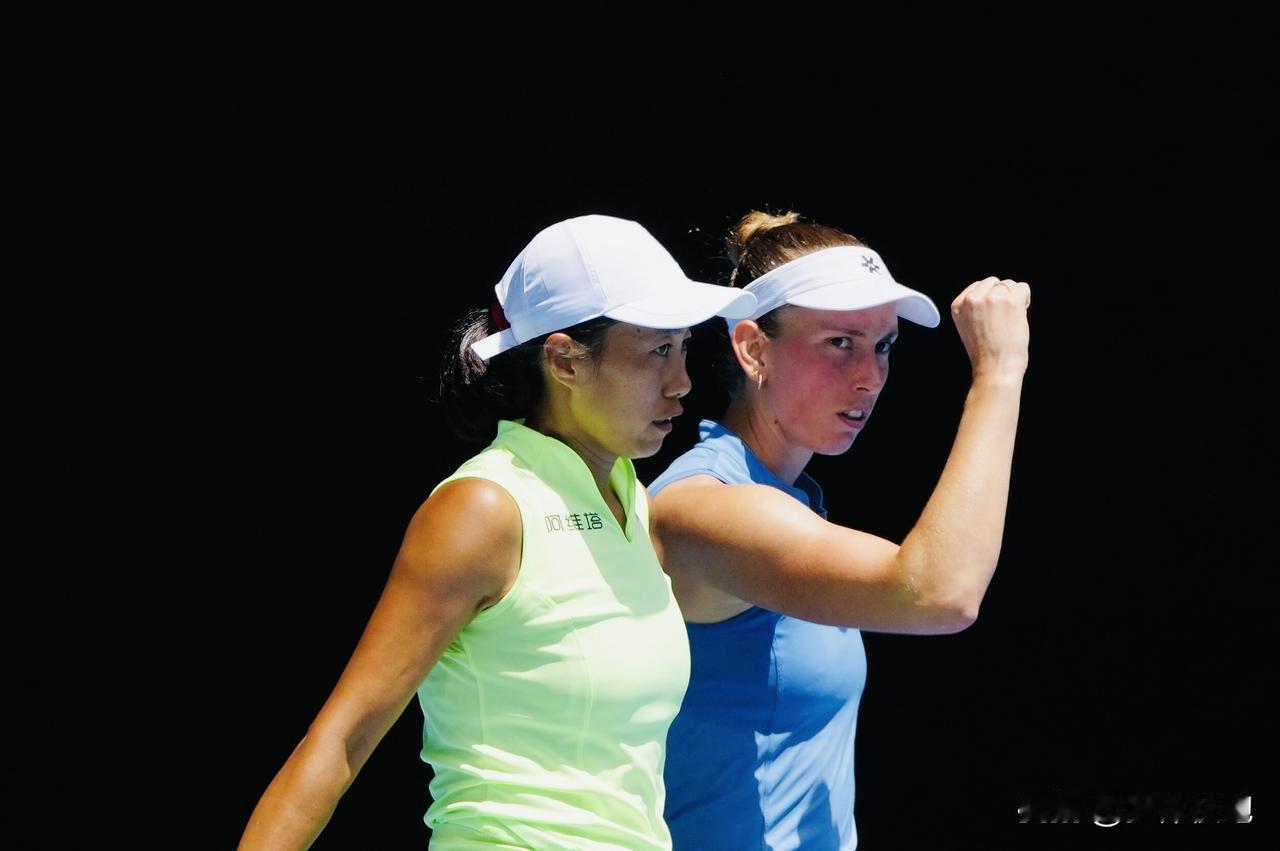 今晚进行的WTA1000多哈站女单首轮比赛，排名第22位的比利时球员梅尔滕斯直落