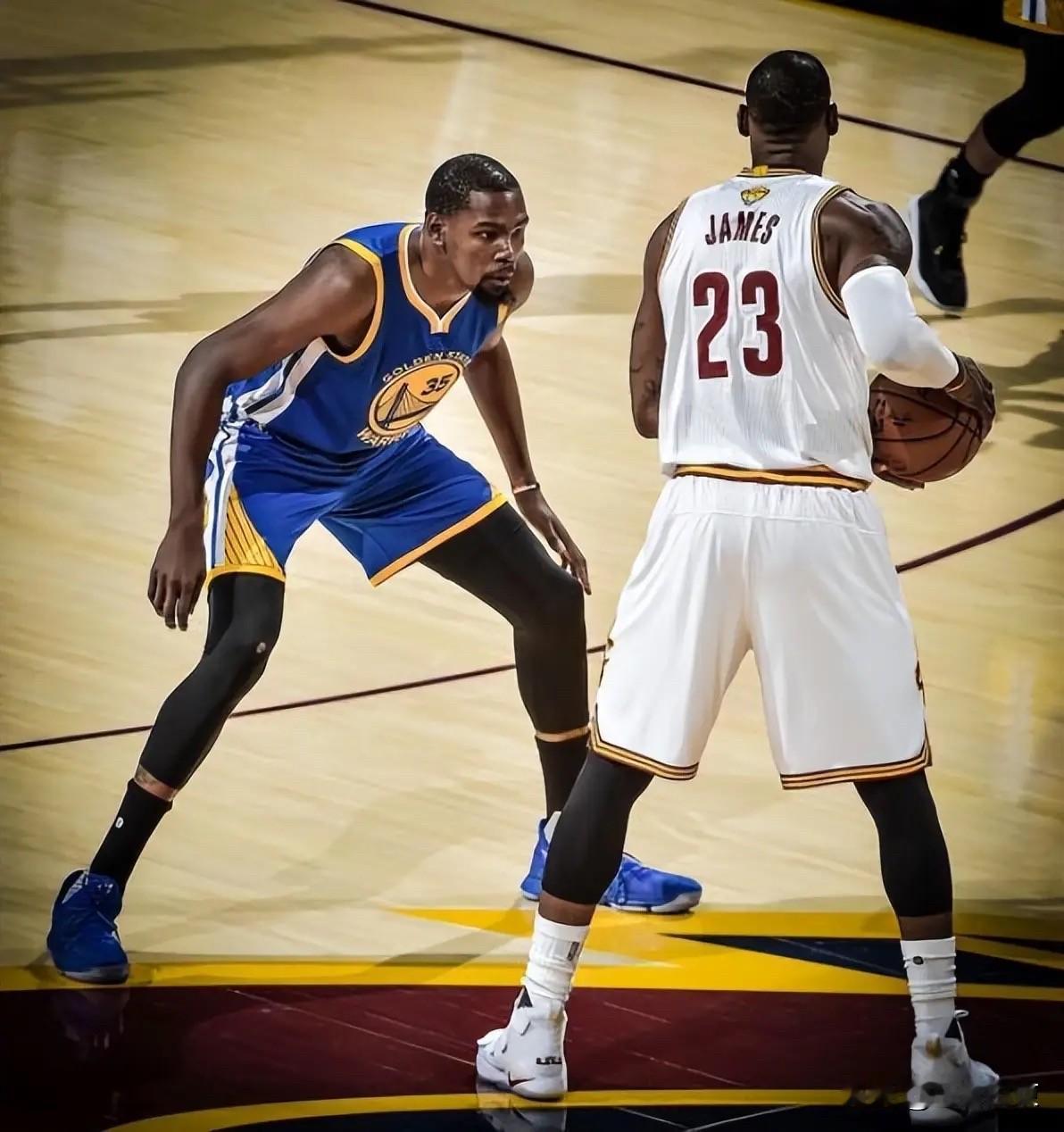 詹姆斯不敢对位杜兰特？？这就是无稽之谈了，12年总决赛詹姆斯就是亲手淘汰杜兰特的