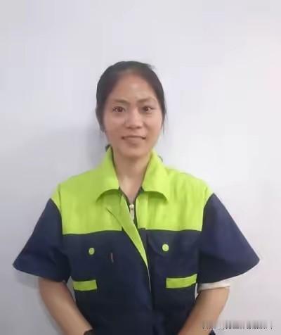 一个励志的环卫工人李佳，谱写了一个励志的故事，她被成都理工大学文学院录取了。
她