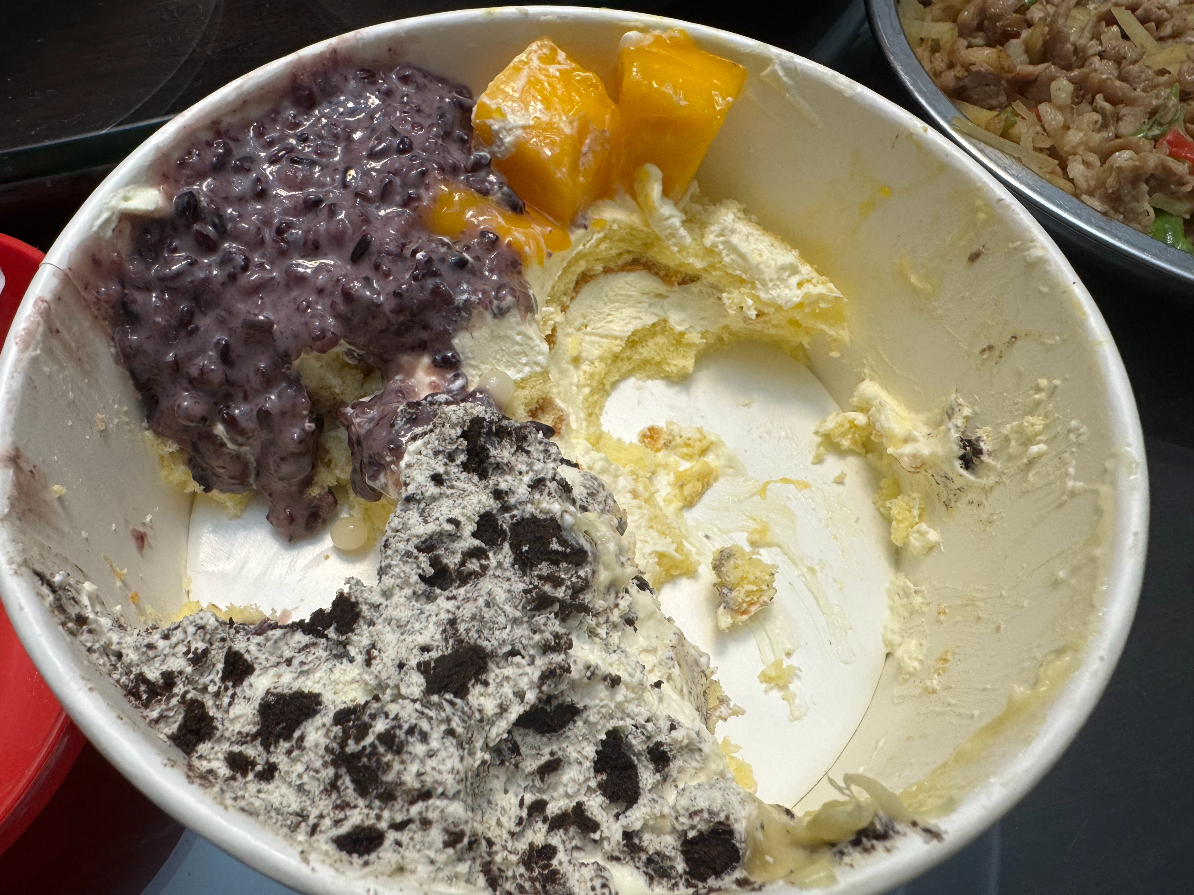 不吃榴莲是舍不得吃[裂开]我爸看我不吃，一勺子挖走了剩下的所有榴莲[微笑]我没说