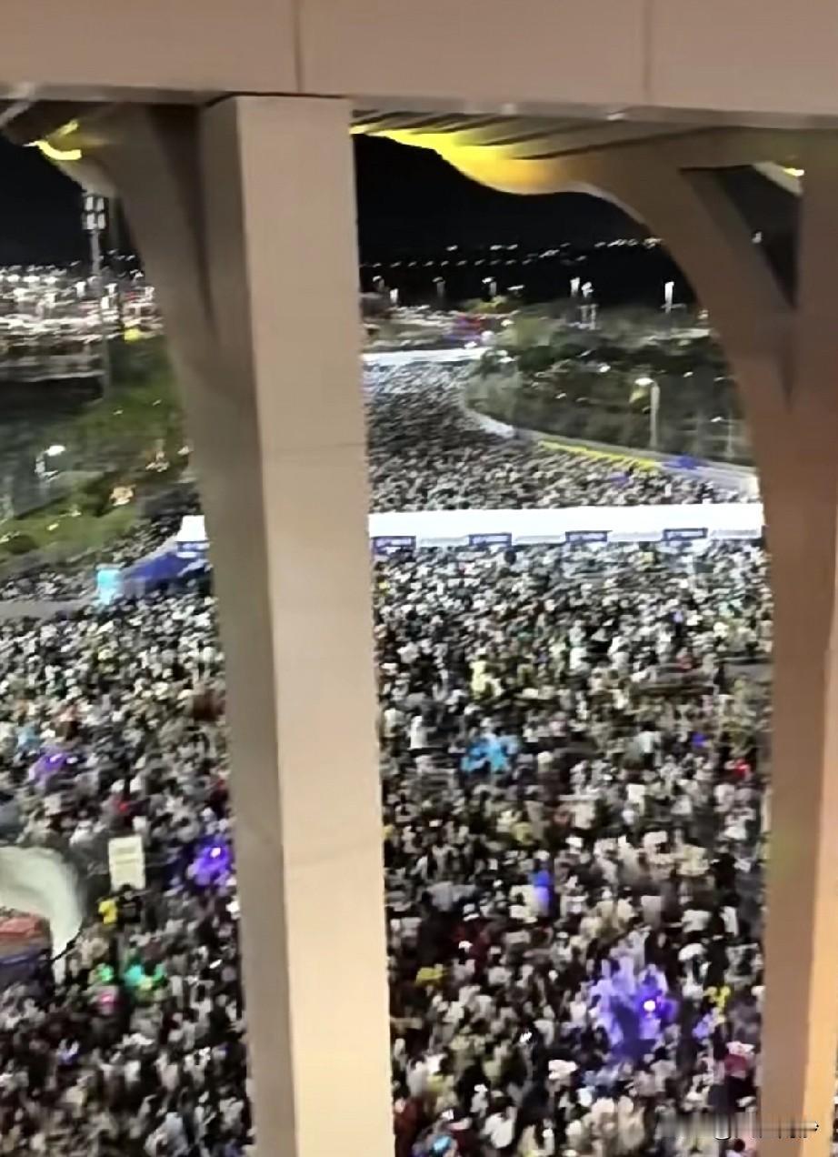 五一期间，南沙“实有”人口应该是爆表了！！！！
景点各种人从众。