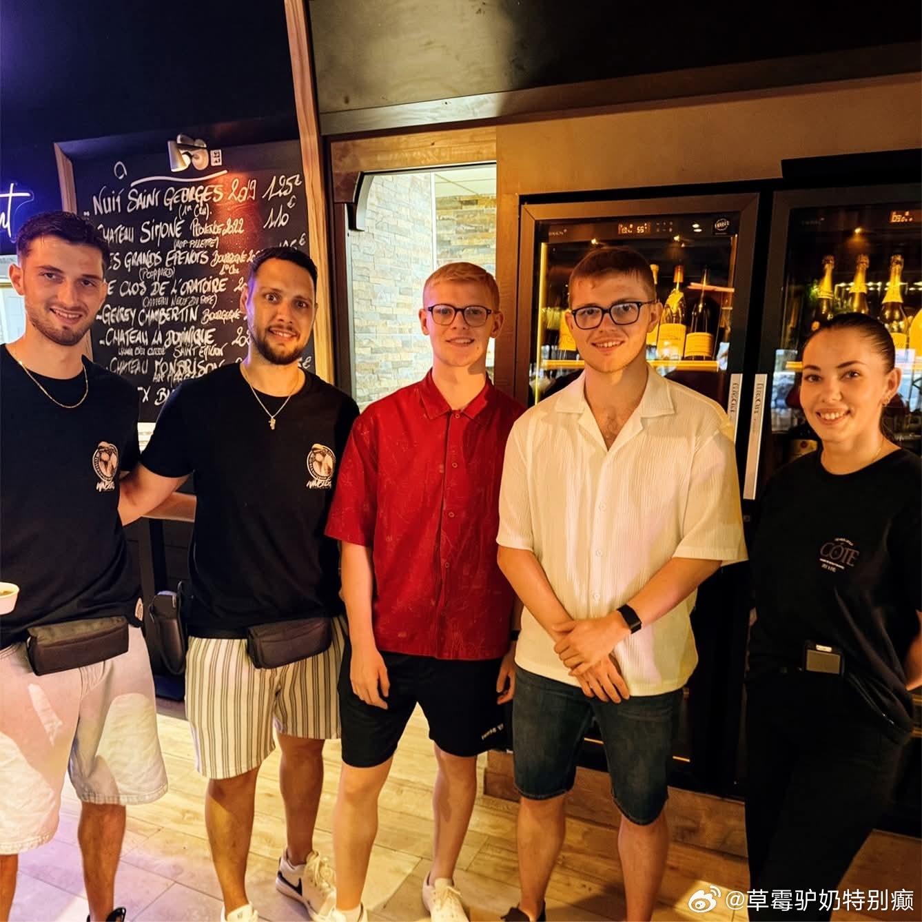 上身衬衫下身挺拔弟弟主打混搭（有脸万事足） 