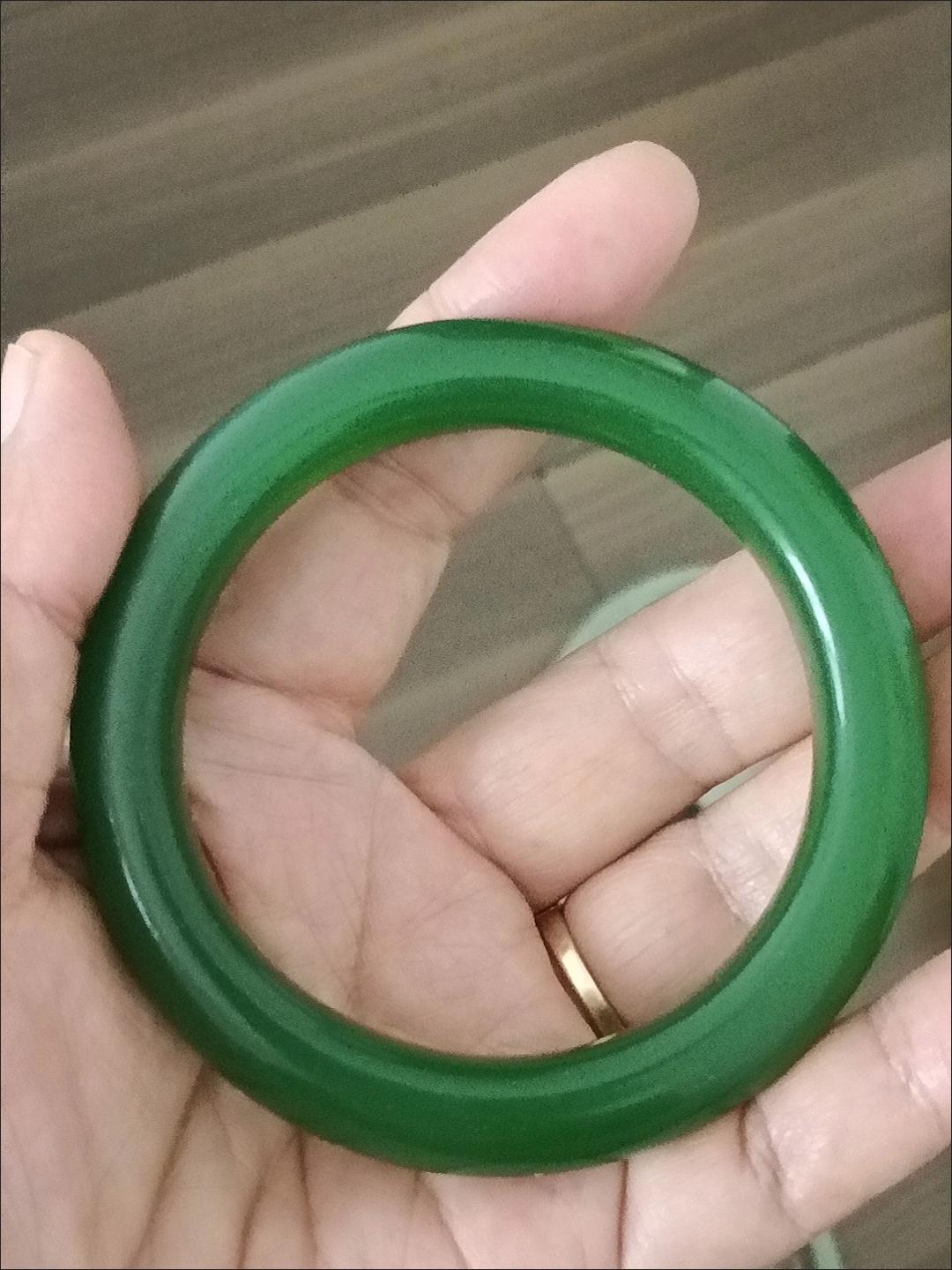 说实话，
真正在努力的人，
日子是不会舒服的。
把自己变优秀，
其他的事情自然就
