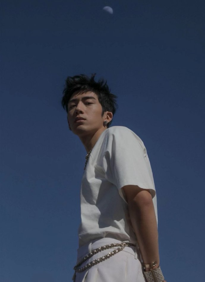 这个井柏然完全满分男 谁懂井柏然的全方位魅力，为人处事通透成熟，身处花少的复杂环