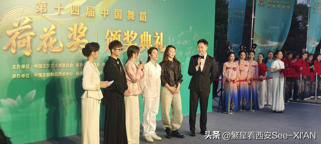 舞动华夏之韵，陕耀高光时刻。初夏五月中旬，代表我国舞蹈界最高水平的荷花奖颁奖典礼