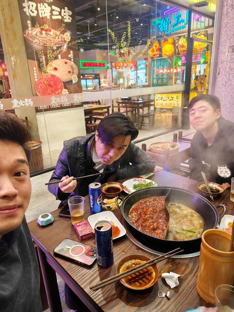 三个河南来的在苏州吃重庆火锅 