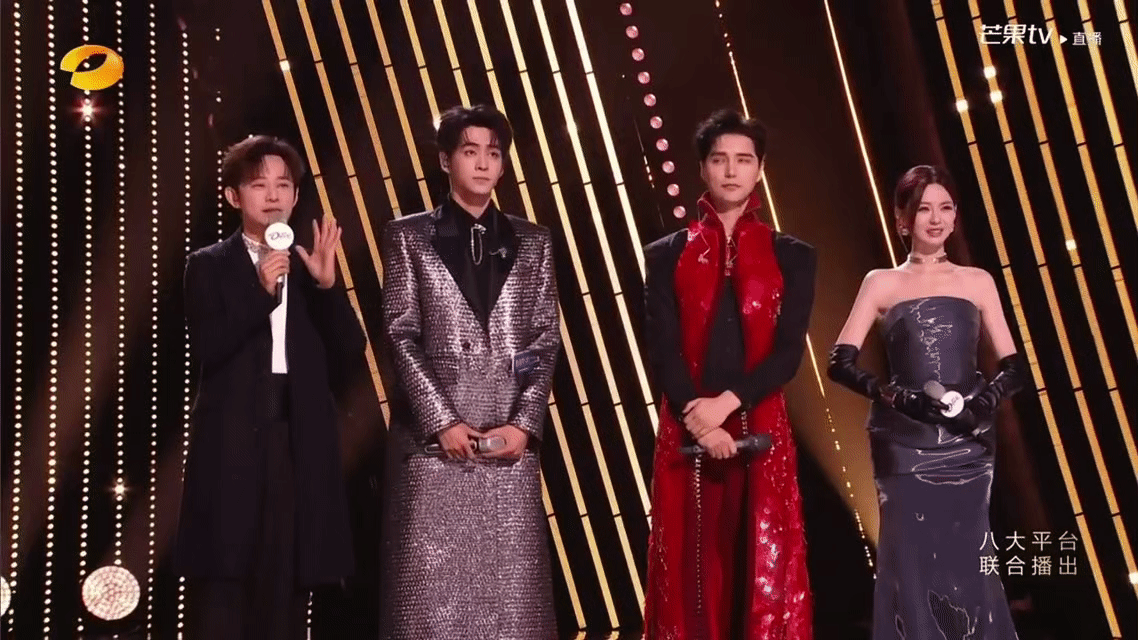 那英感谢阿云嘎托举心仪选手声鸣远扬 声鸣远扬这波真的看哭了！阿云嘎用心托举张卓尔