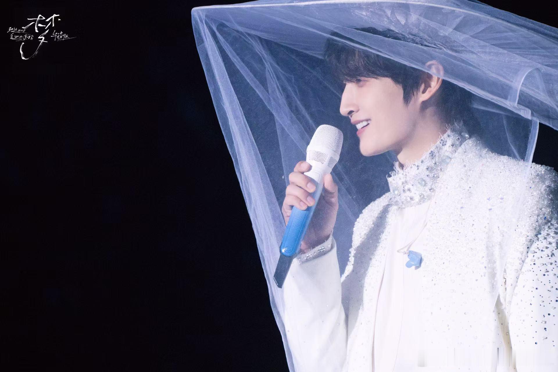 张远西安演唱会售罄 远行巡回演唱会首站西安开票秒售罄，开票前想看人数飙升至10w